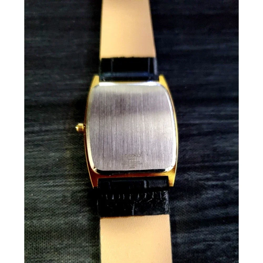 Vintage‎ Seiko New Old Stock Men's Classic Tank Barrel Gold White